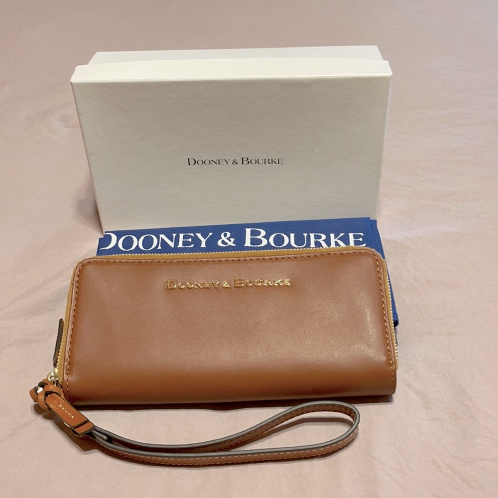 Like NEW Dooney & Bourke Caramel Double Zip Wallet